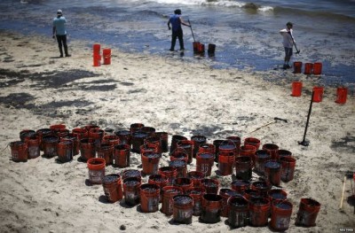oil spill cleanup.jpg