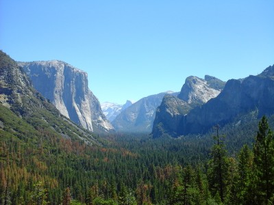 Yosemite valley from Wawona lookout (this was on the way out! No traffic!)